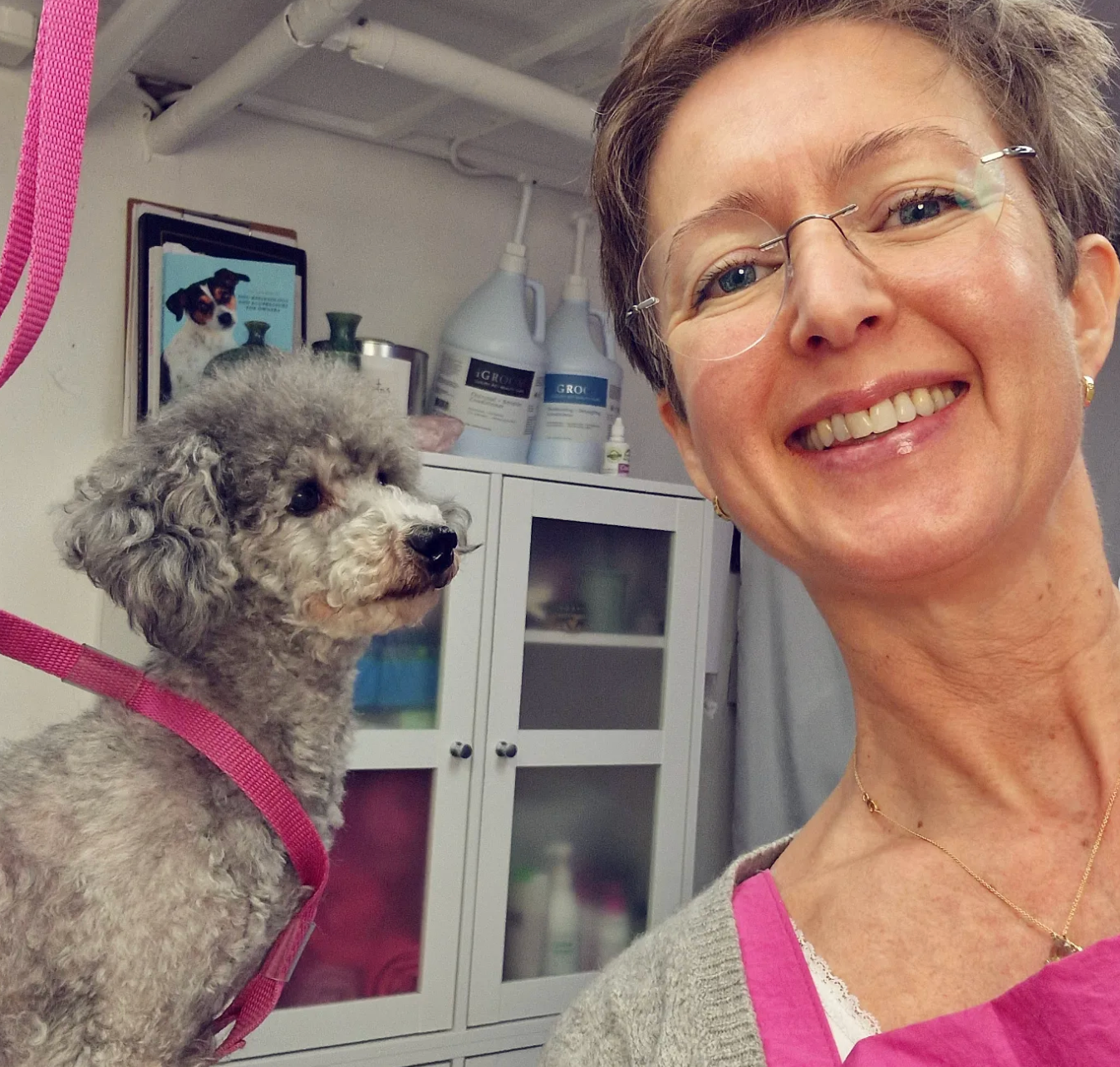 Emma Rosenmüller och en dvärgpudel