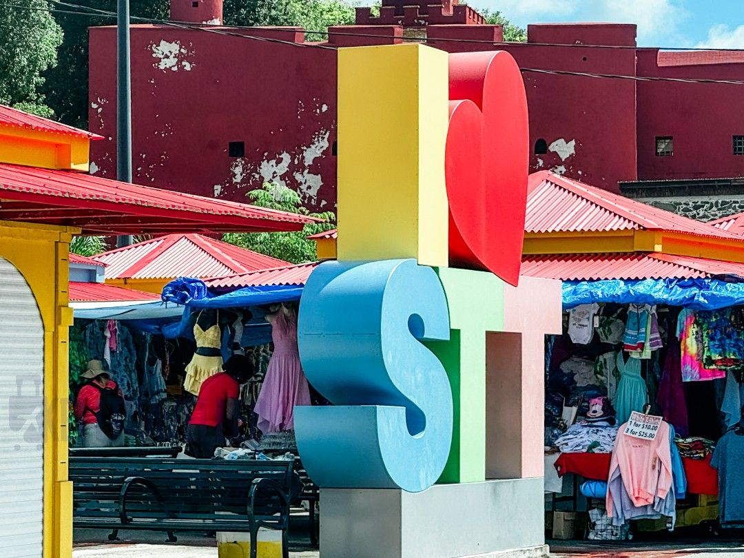 St. Thomas Cruise Port: I love STT sign