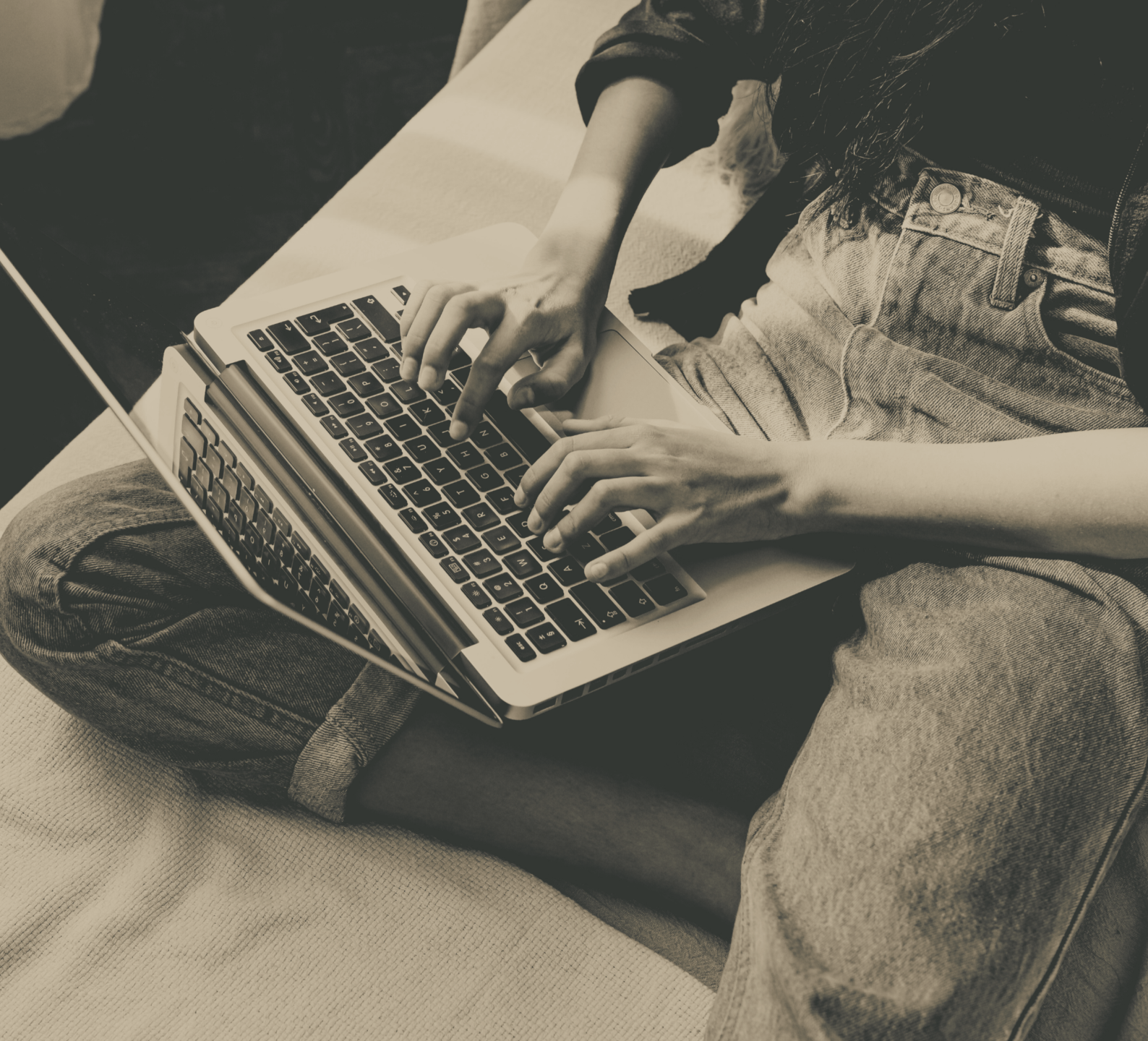 woman searching for relationship advice on her laptop