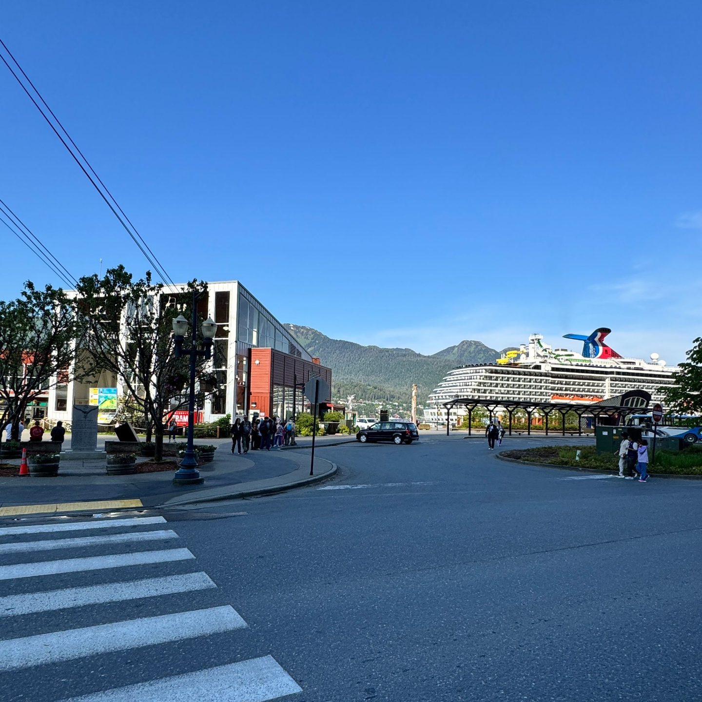 Juneau Cruise Port: City and cruise ships in Juneau