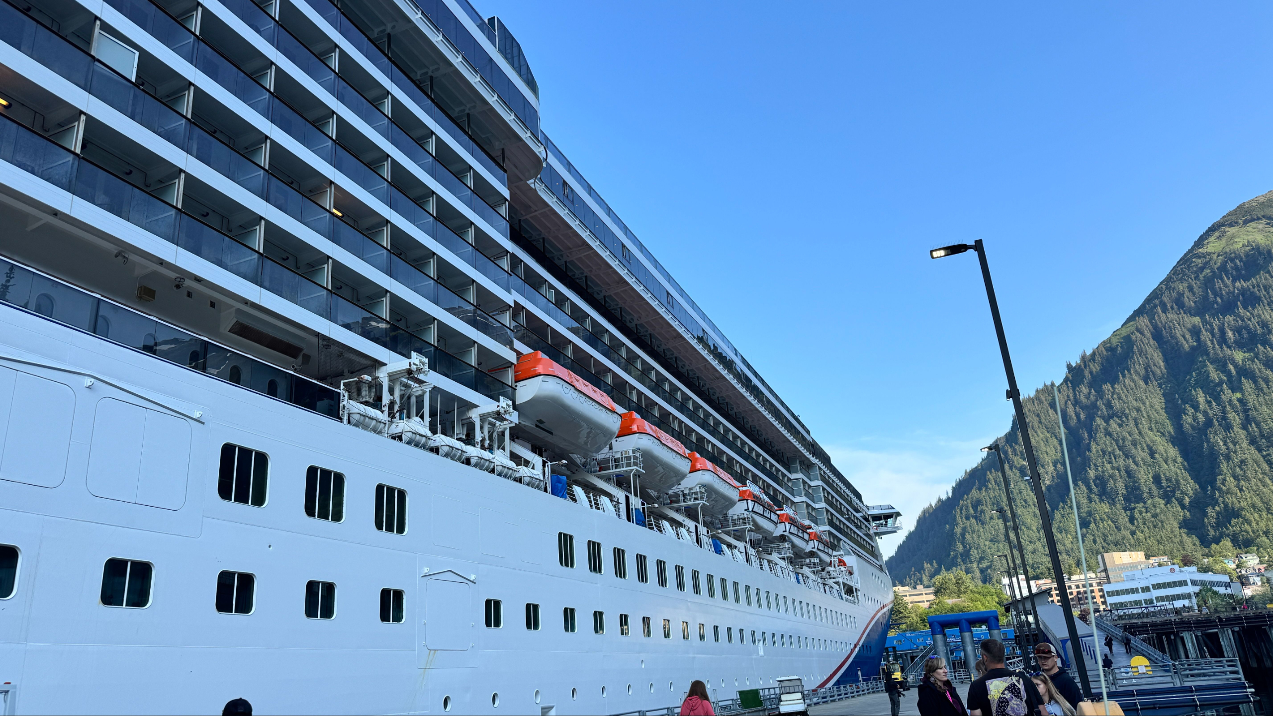 Juneau Cruise Port: Juneau Cruise Port with docked cruise ship and mountains