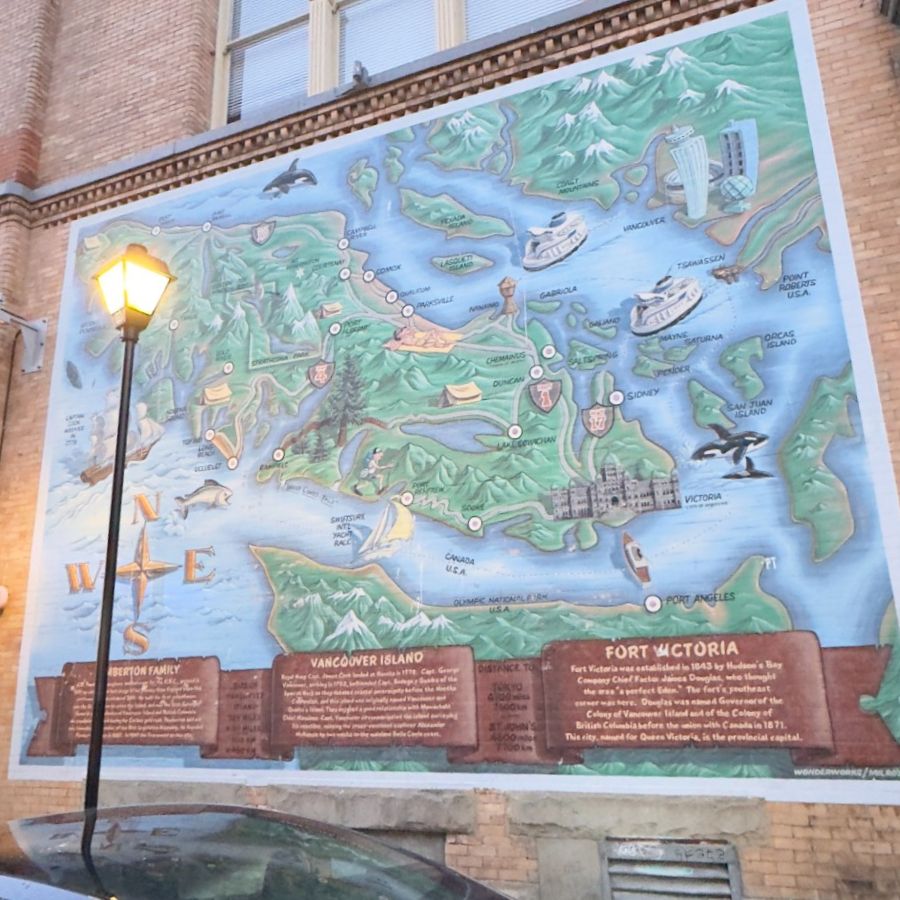 Victoria Cruise Port: Professor Melissa near the Inner Harbour and historic buildings