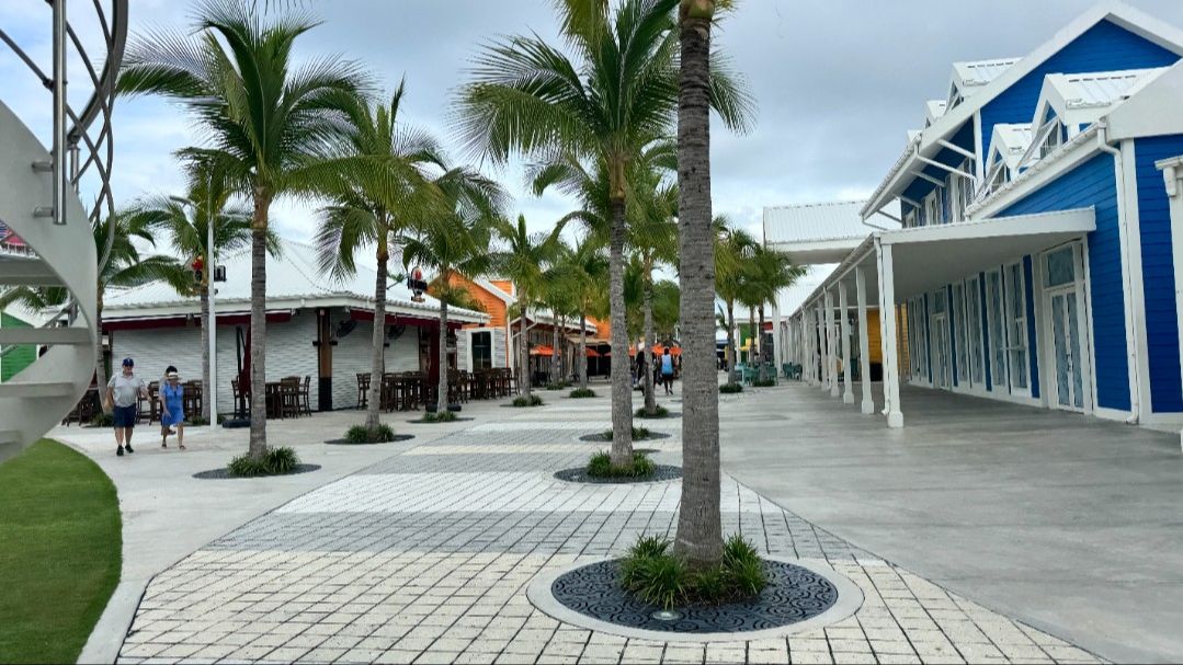 Nassau Cruise Port: Colorful Vendor Stalls