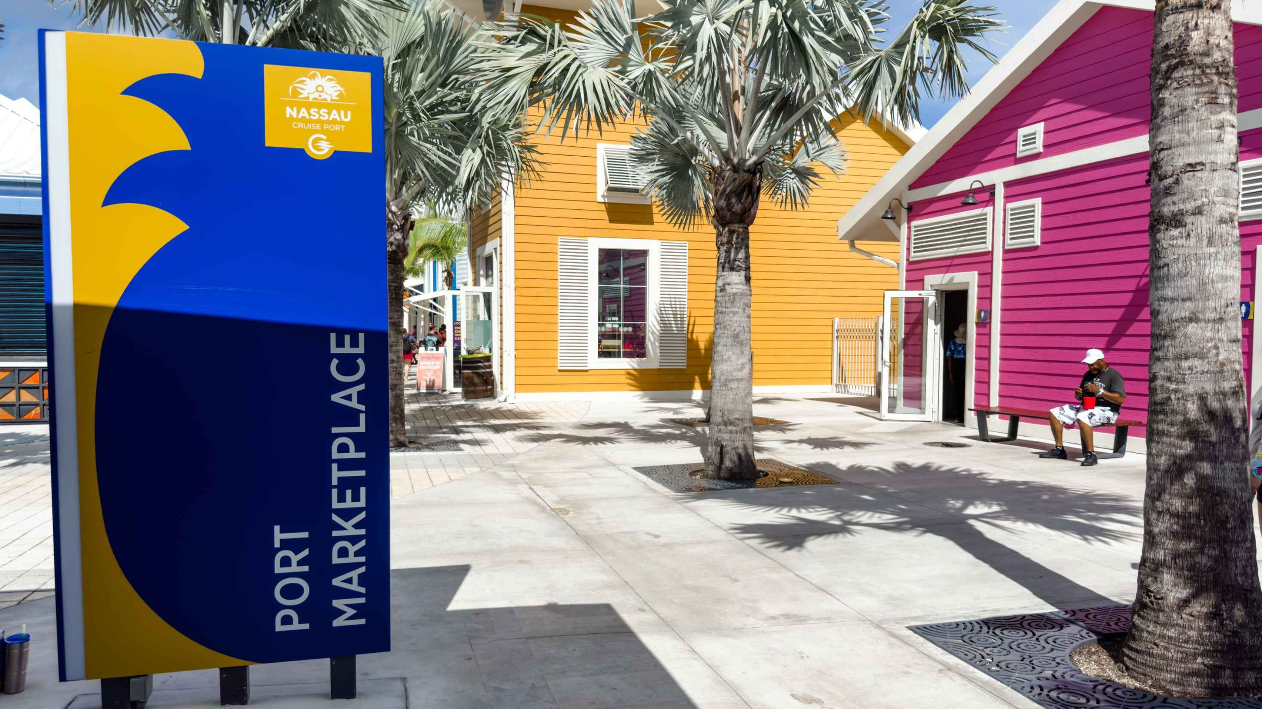 Nassau Cruise Port: Vendor stalls at Port Marketplace in Nassau