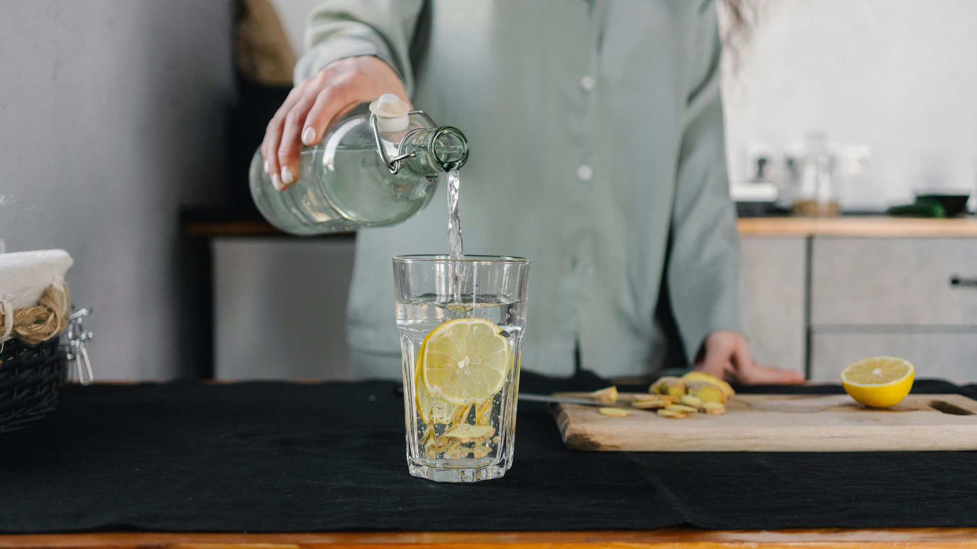 Holistic detox support for women in midlife to reduce inflammation and restore cellular health.