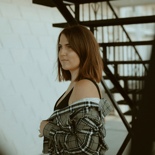 Steph Wharton at The Record-Breaking Launch Summit by Summit in a Box®, a free 4-day event to grow your course business, bust through sales plateaus, and break your course launch record in 2026 (without launching something new every 3 months).