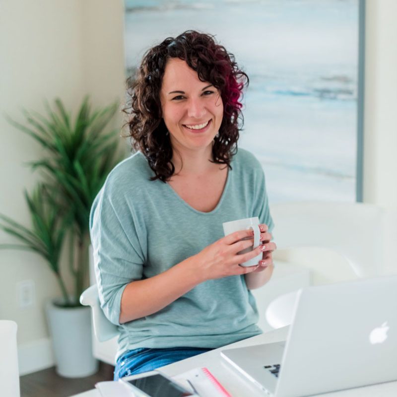 The Record-Breaking Launch Summit by Summit in a Box® is a free 4-day event to grow your course business, bust through sales plateaus, and break your course launch record in 2026 (without launching something new every 3 months).