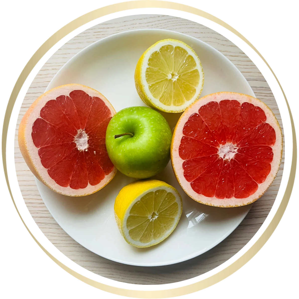 hyvinvointia edistäviä värikkäitä hedelmiä lautasella