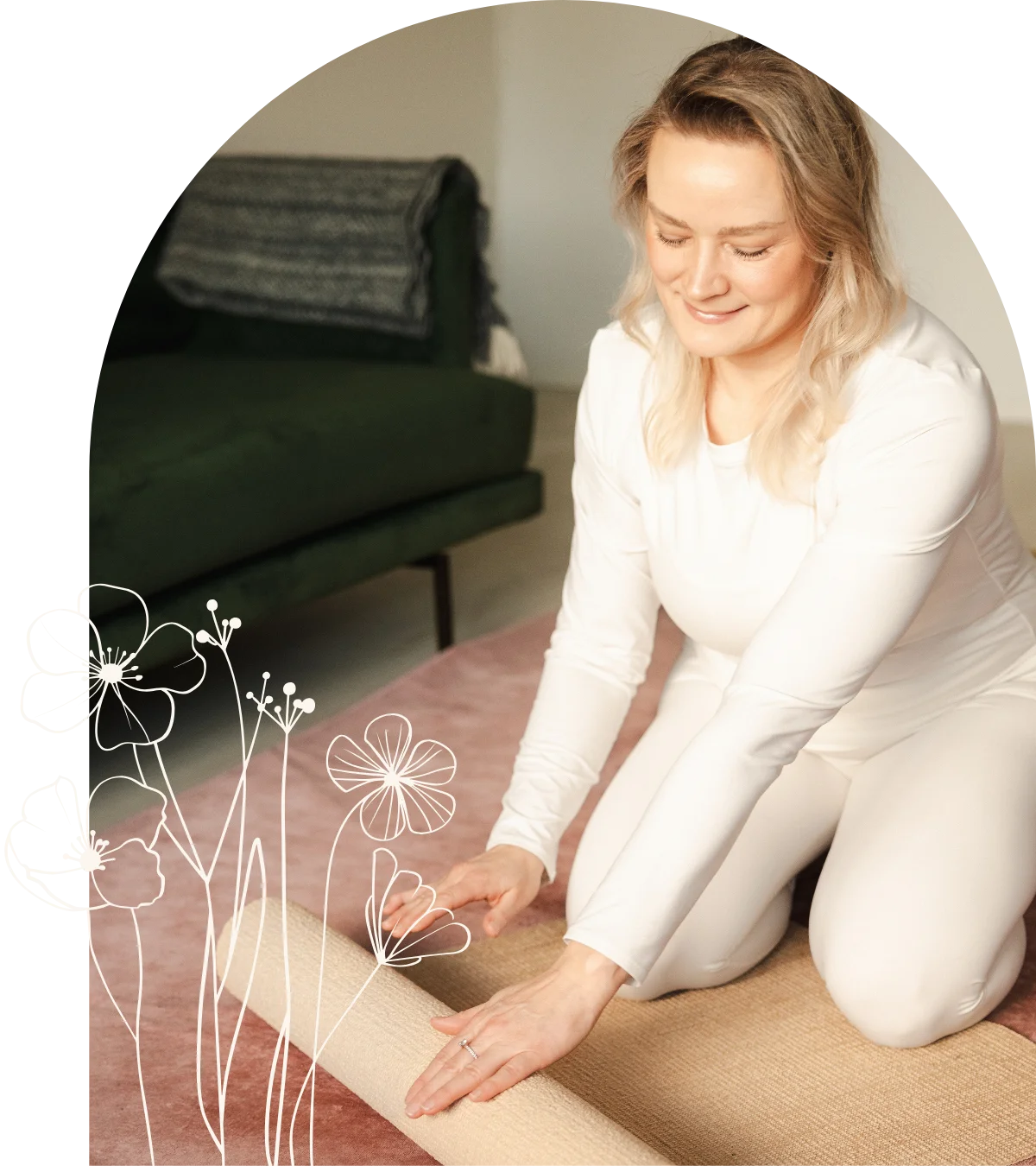 hyvinvointivalmentaja joogaamassa