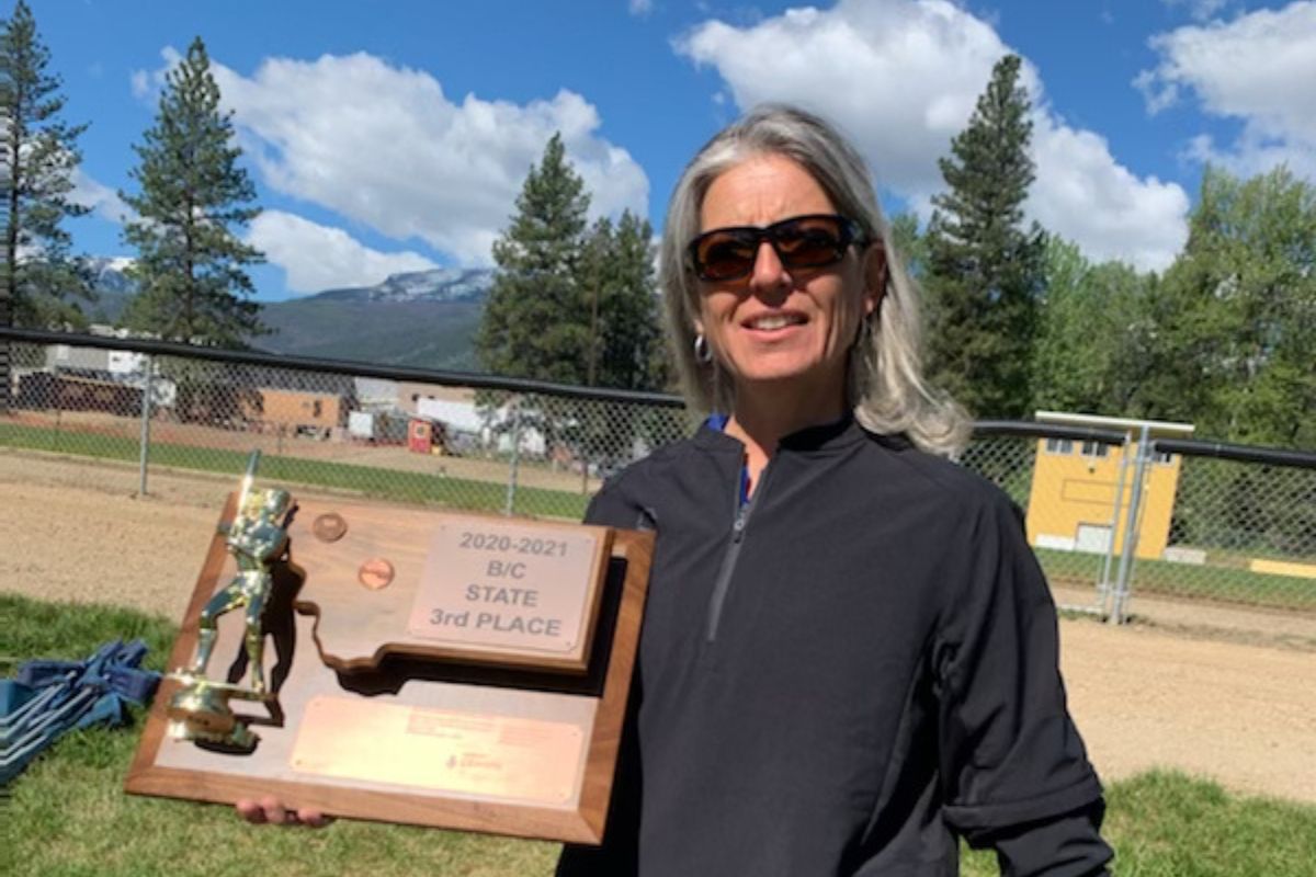 Unbreakable Mental Strength Founder Rochelle Gravance holding a 2020-2021 B/V State 3rd Place Trophy