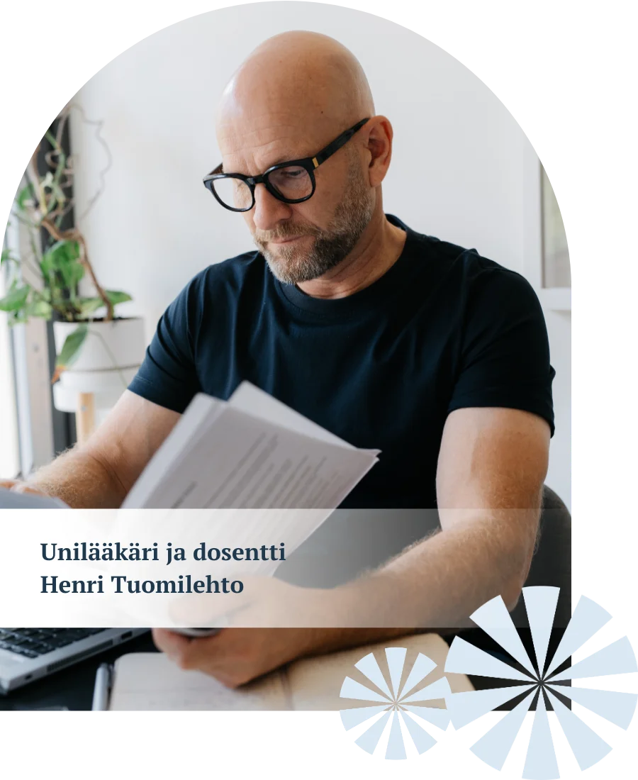 unilääkäri selaamassa papereita