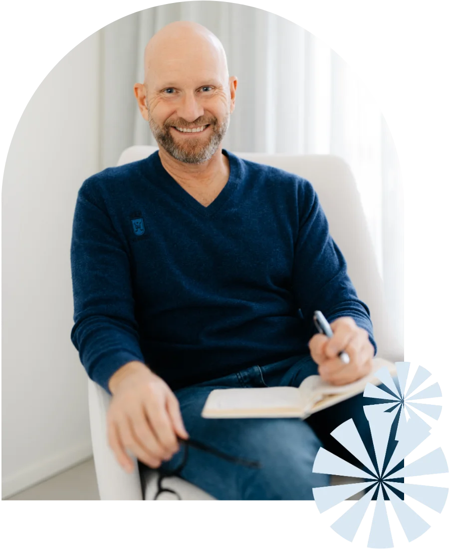 uniasiantuntijat ja unen verkkokurssikouluttajat vierekkäin hymyilemässä