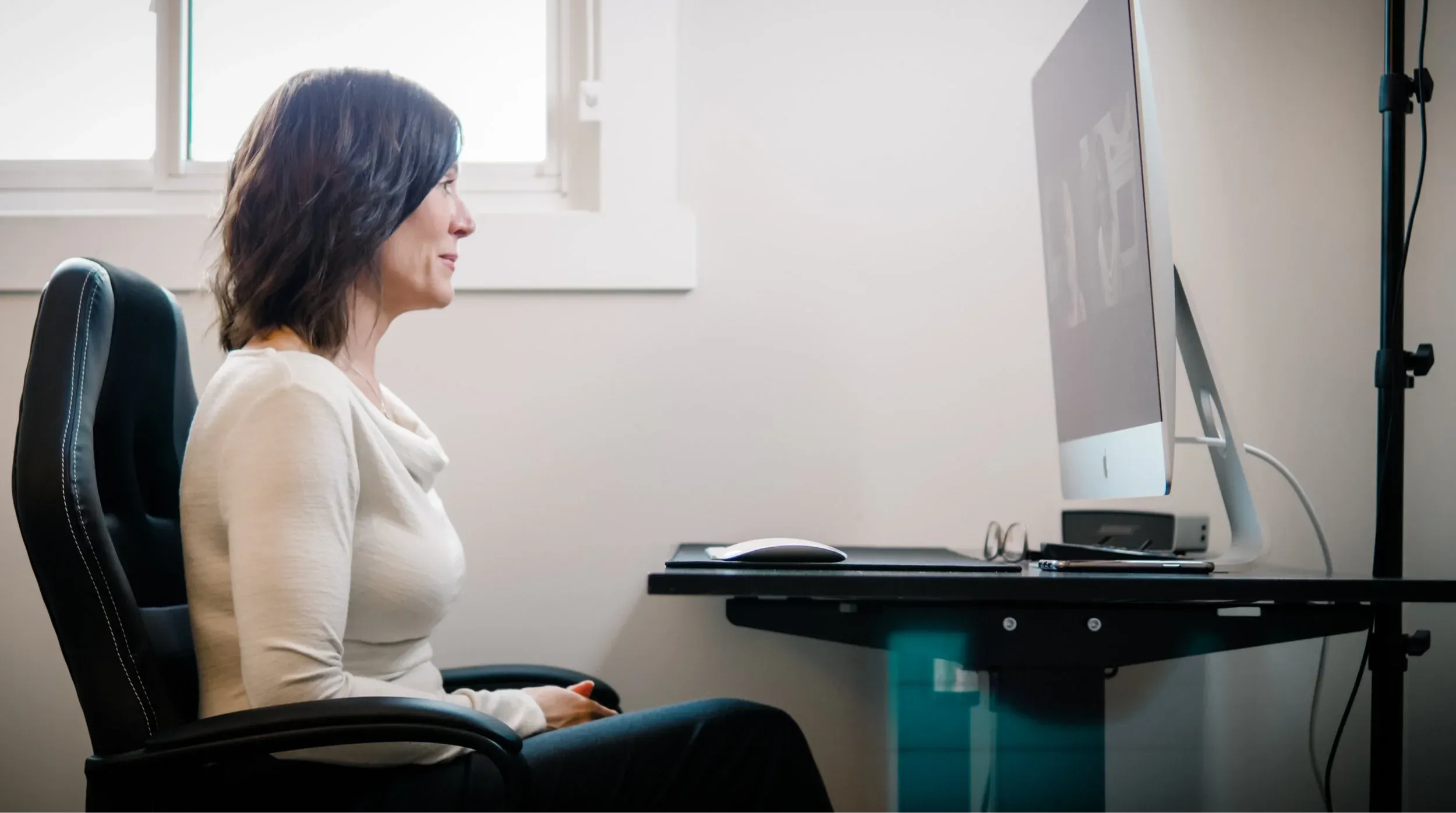 Lise Leblanc teaching about trauma bonds and emotional recovery after narcissistic relationships.