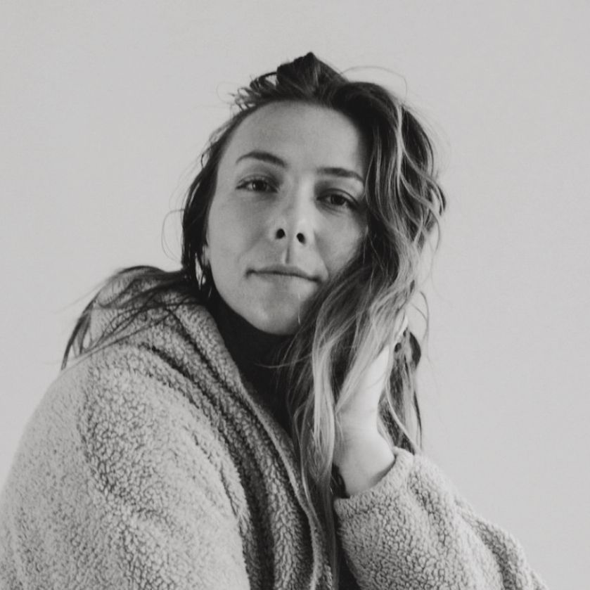 PAIGE JOHNSTON - Certified Yothera Method Practitioner, Massage Therapist/ Integrative Artist