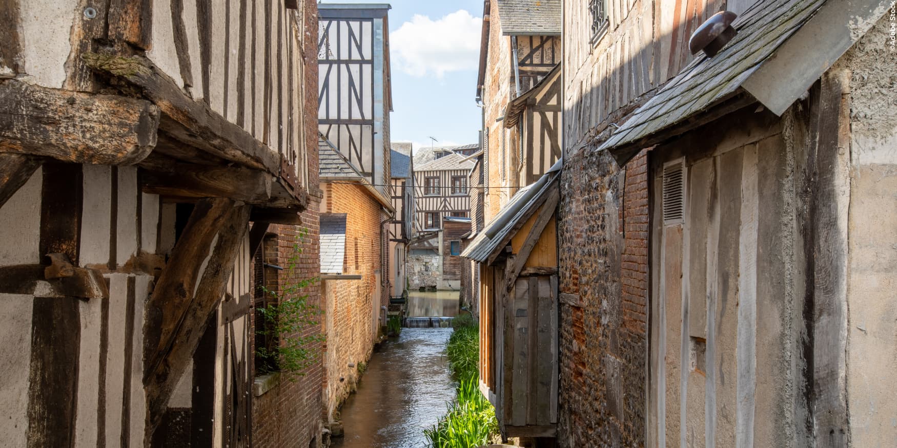 een pittoresk straatje in Pont-Audemer, Normandië