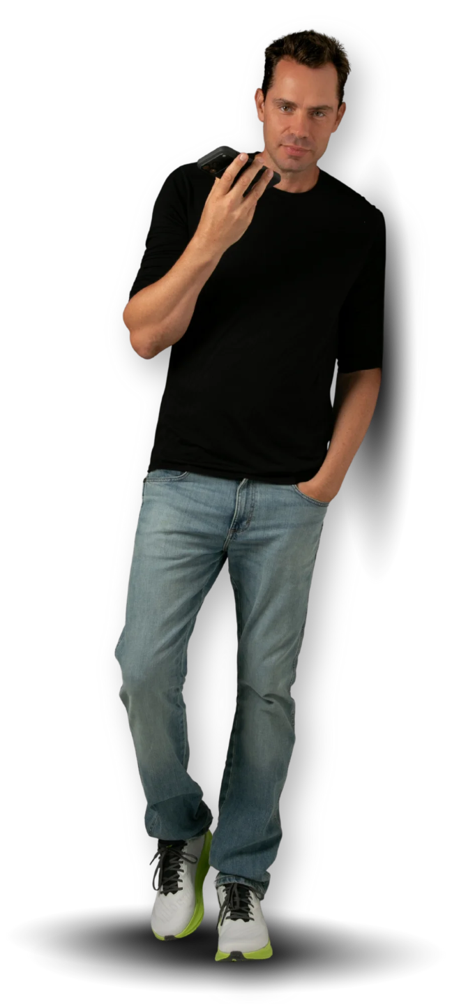 advisory consultant for entrepreneurs, high-performers and leaders talking to a phone