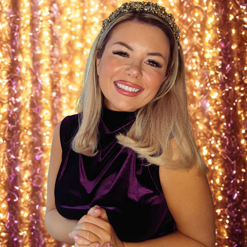 Self Worth Coach stadning in her power, setting boundaries and embodying self worth with confidence 