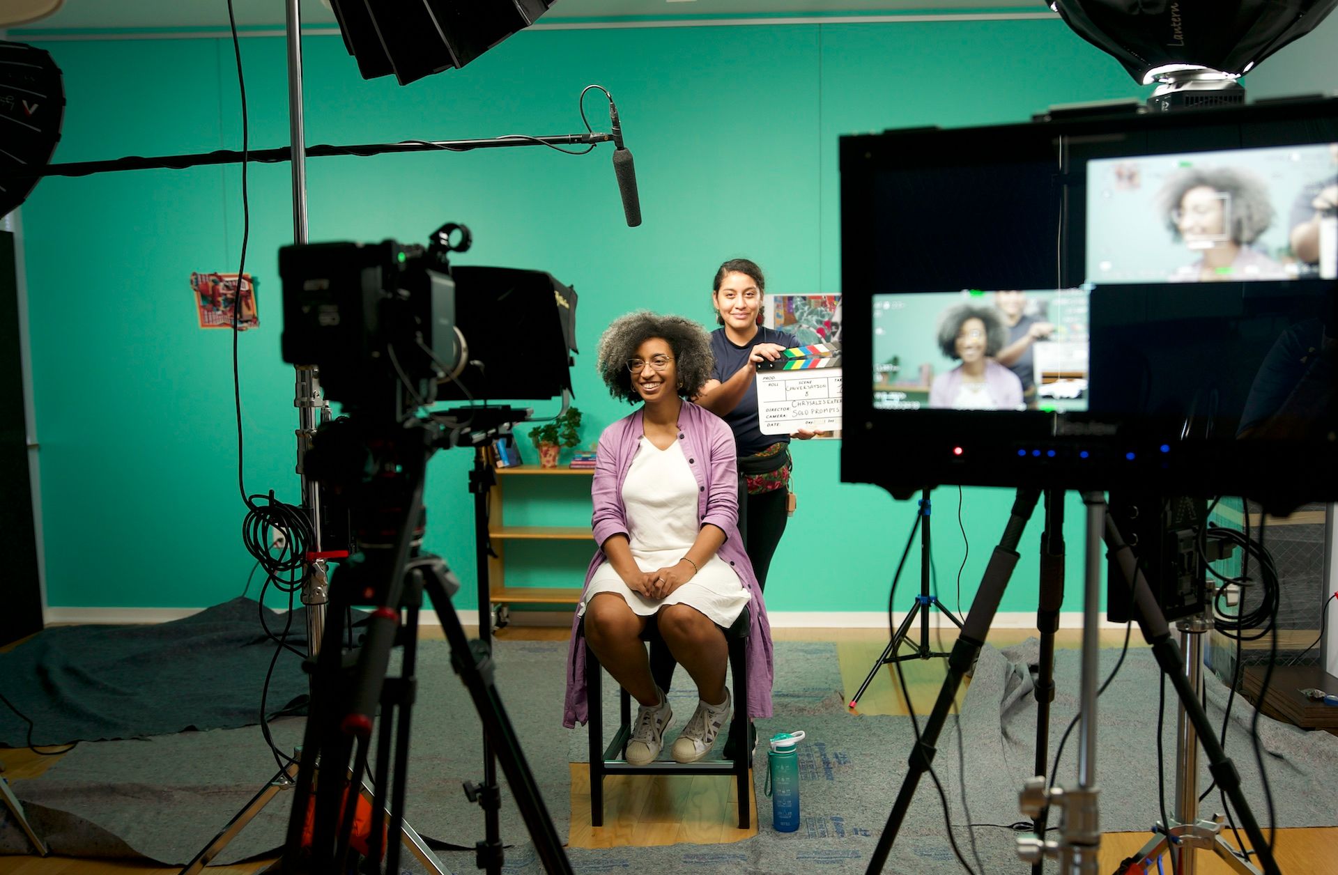Alexis and Leilani on set