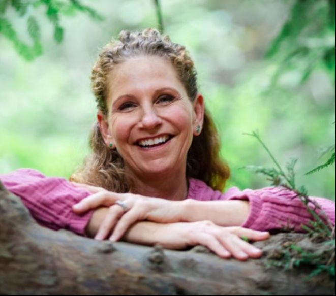 A headshot photo of Frances Robustelli