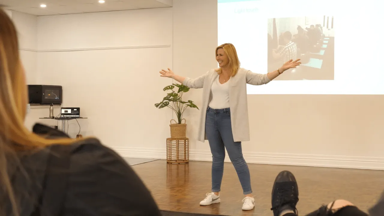 Melissa Spilsted teaching the Hypnobirthing Australia™ Positive Birth Program