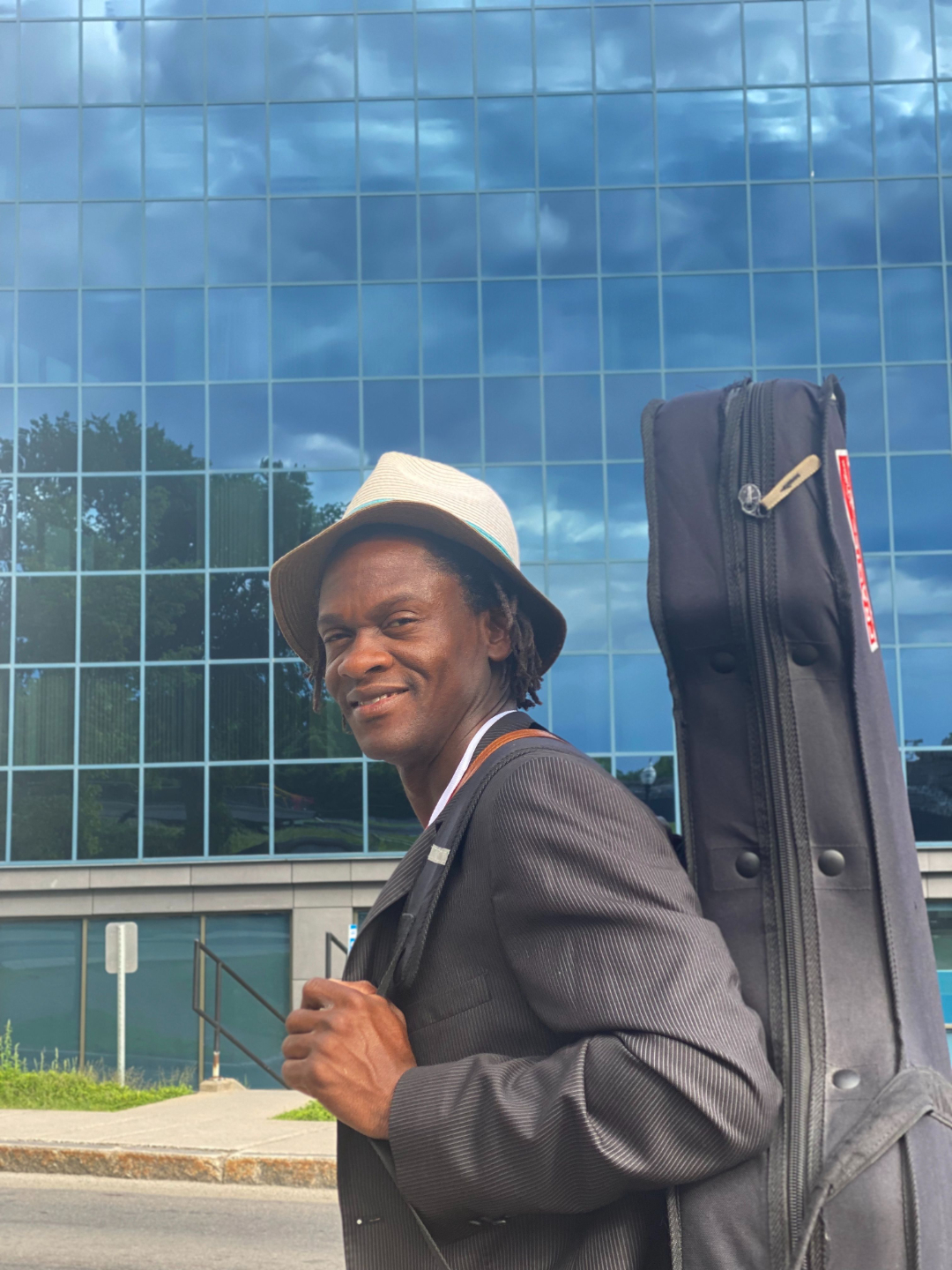 Michel-Ange NICOLAS (MANIC. MICKEY guitare tour QC 2022-07-03 07.48.57