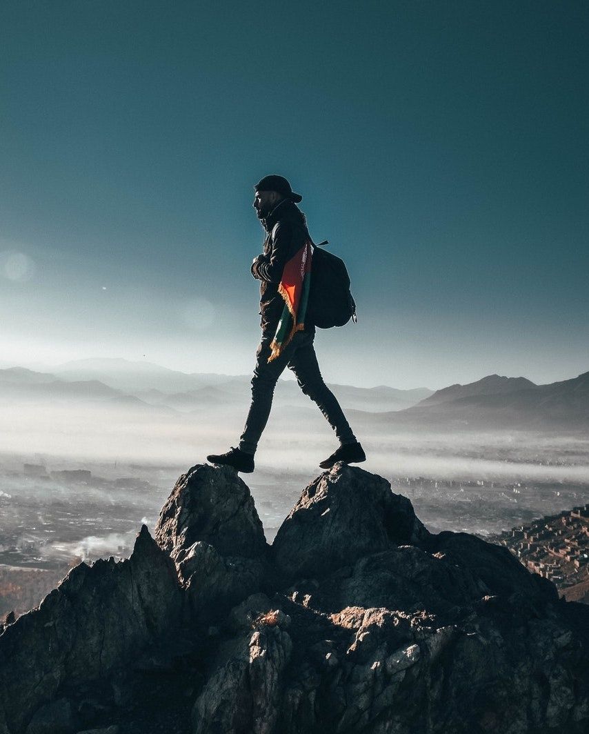 Ascension relationnelle. MANIC_Rise_hero