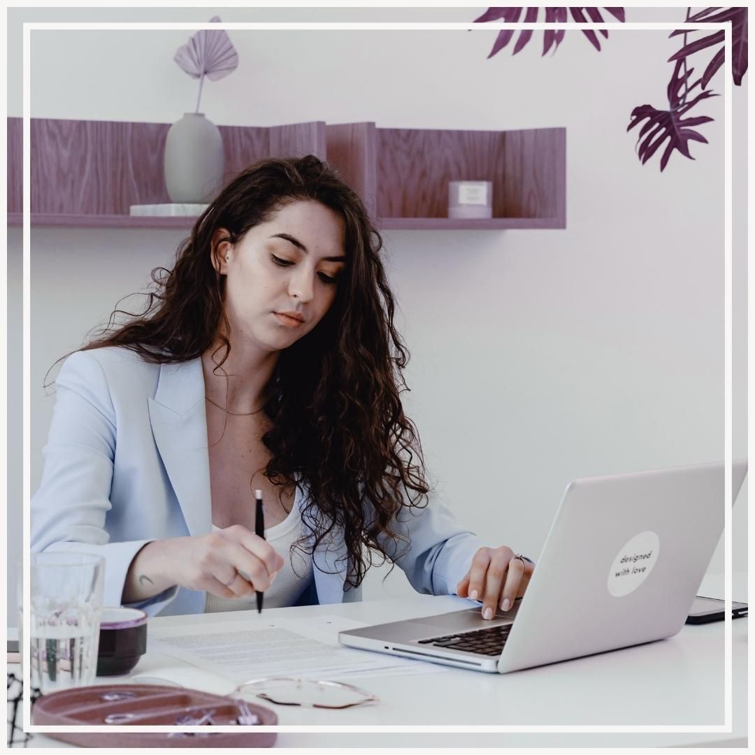 Female online entrepreneur