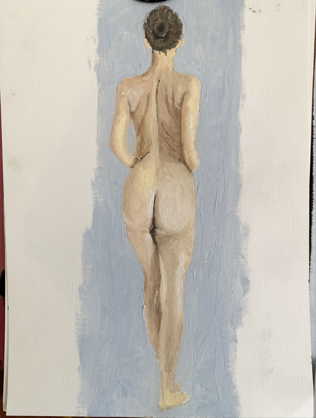 peinture d'une femme nue de dos lors du cours de peinture sur le corps humain
