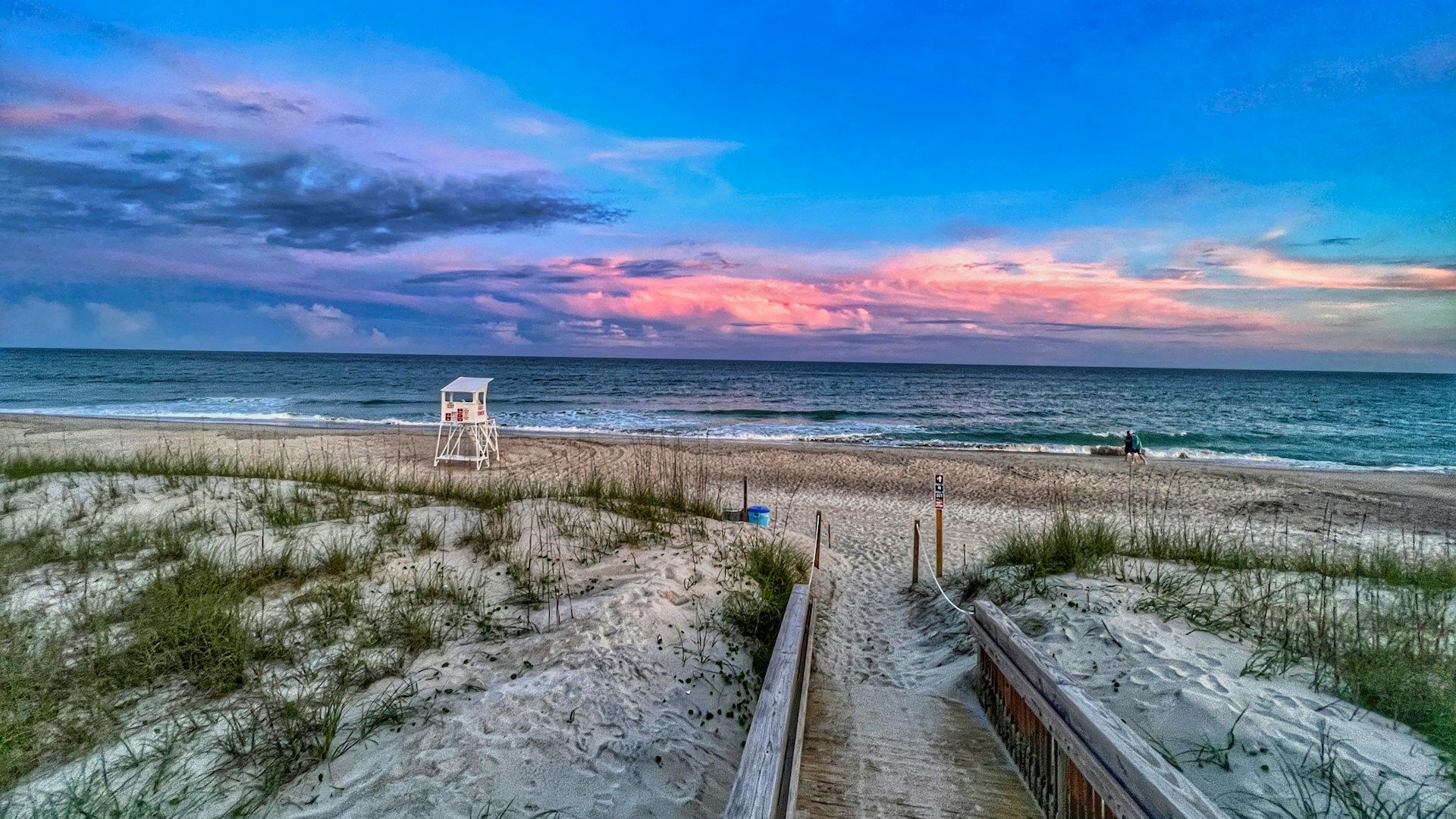 Sunset on a North Carolina beach, reflecting the peace and clarity achieved through online EMDR therapy for NC residents.