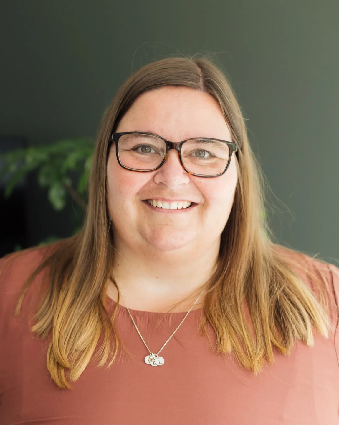 Astrid Valen-Utvik hjelper deg med det du trenger for å lykkes med sosiale medier.