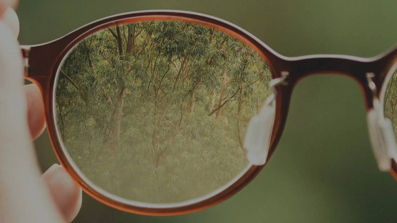 Picture of glasses focusing on blurred background