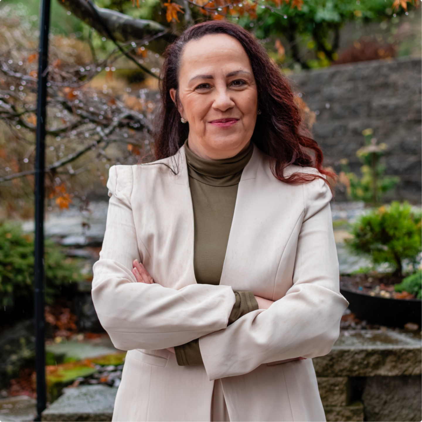 Coach and therapeutic guide helping seasoned professionals navigate imposter syndrome, perfectionism, and career reinvention