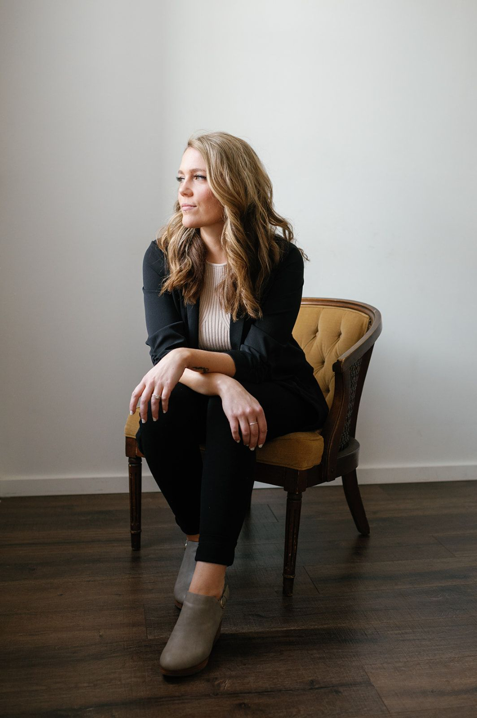 Therapist optimizing landing page ads to increase performance and attract consistent cash-pay clients