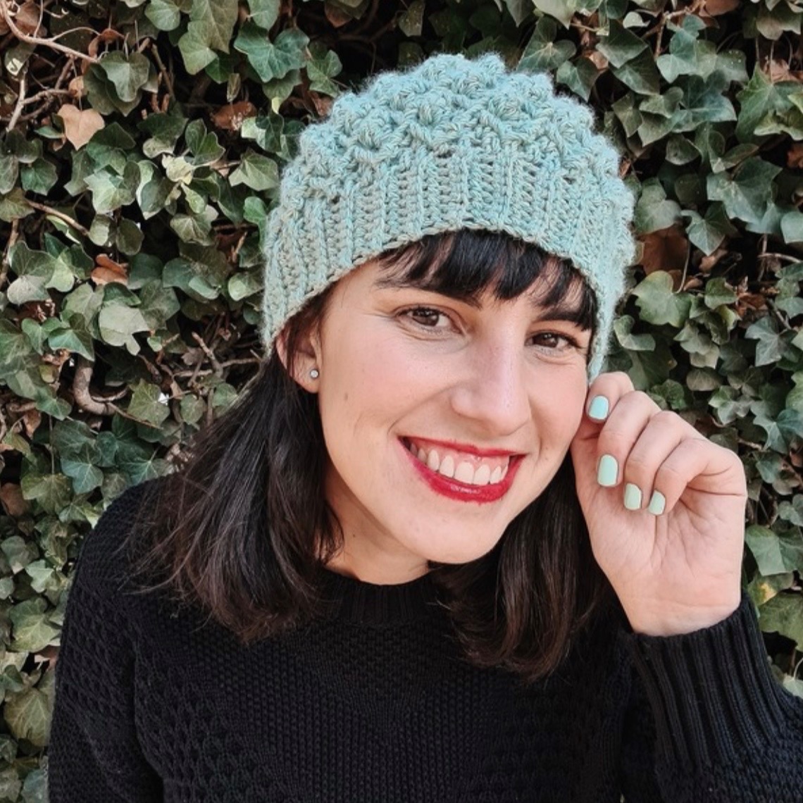 Javi Hook usando el gorro cascabel a crochet