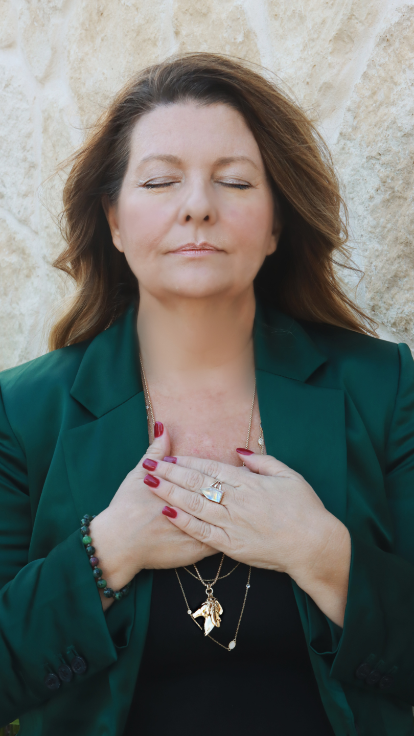 Melissa Saubers meditating