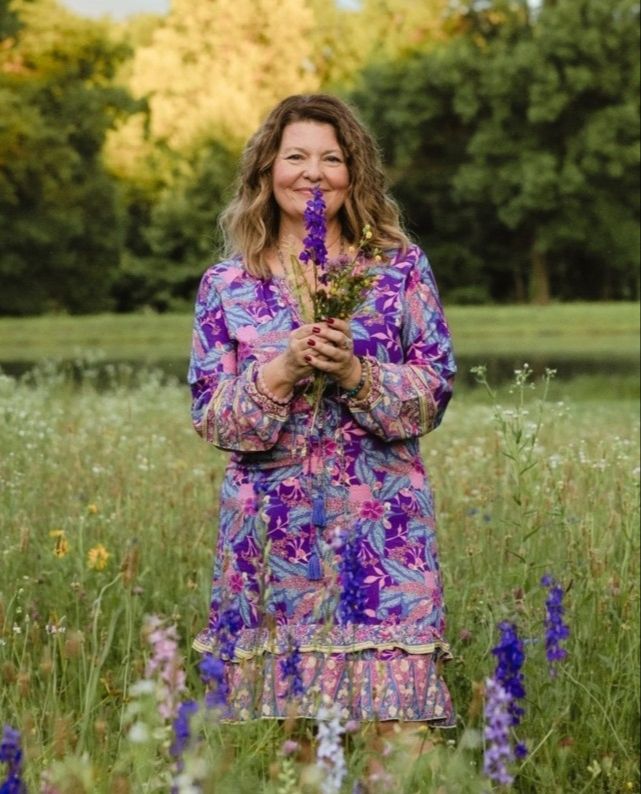 Melissa Saubers meditating