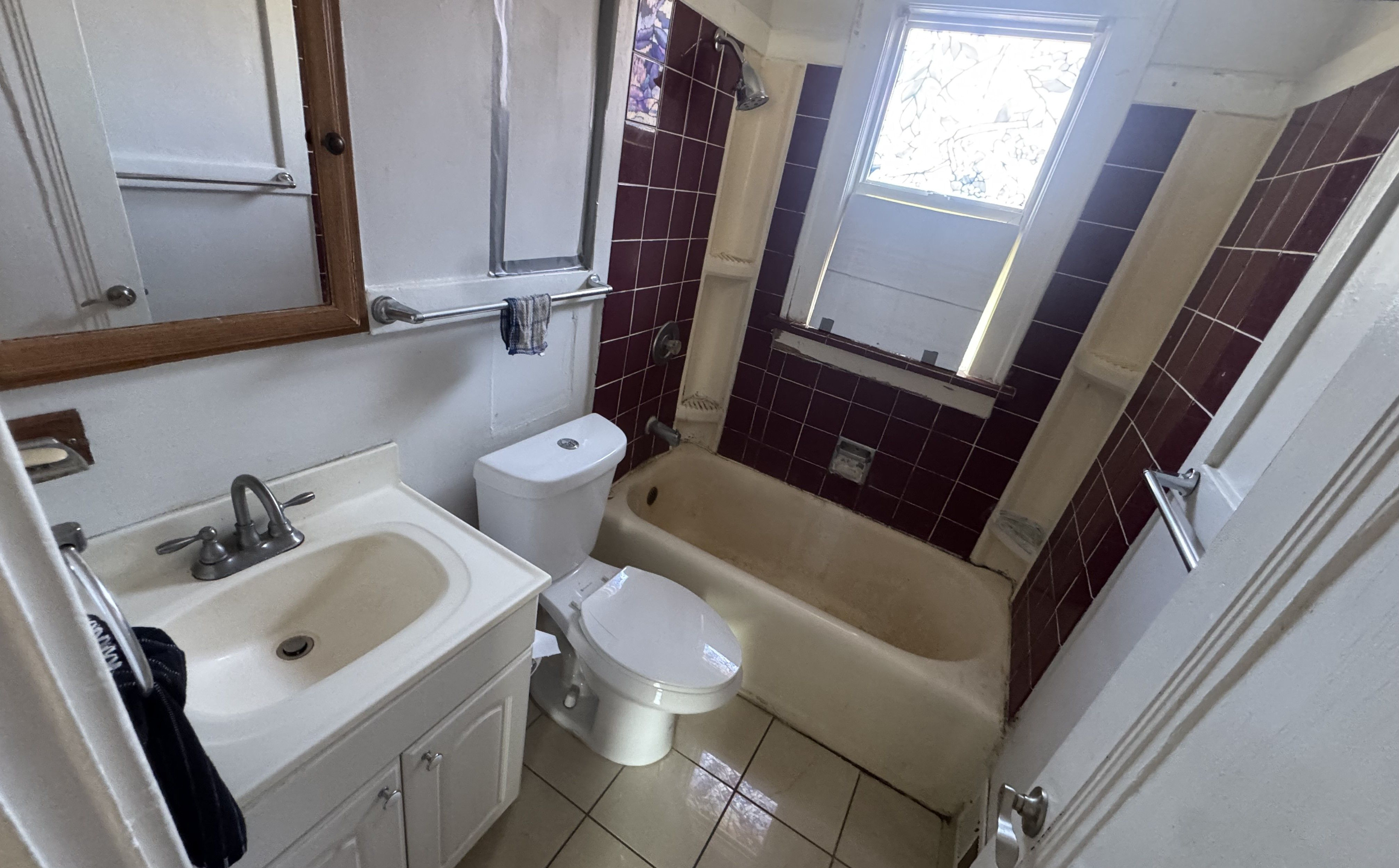 2254 Lucas And Hunt Rd bath