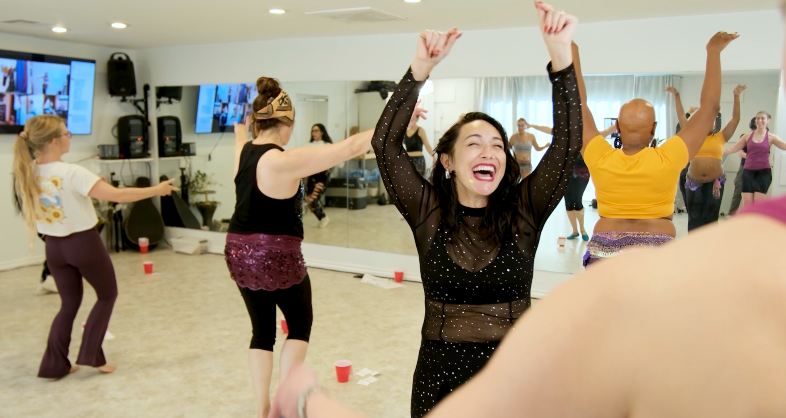 Samantha Karim belly dance moment