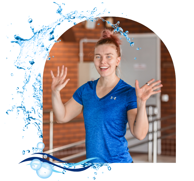 aikuisten uintitekniikkavalmentaja laiturilla uimapuvussa