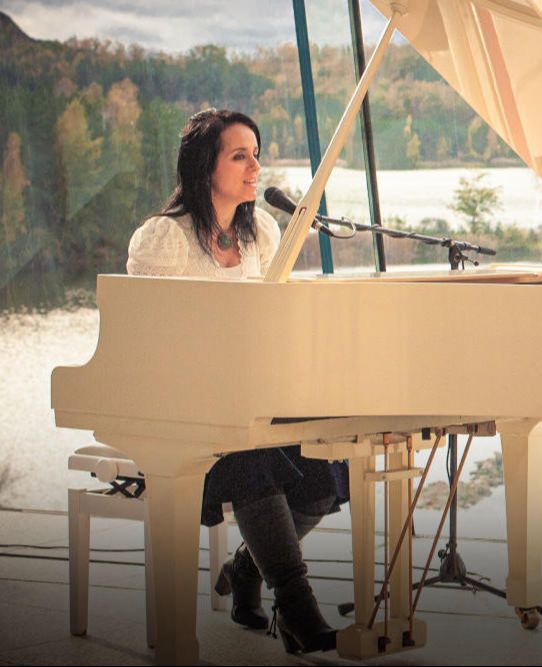 Mari Joël at the piano