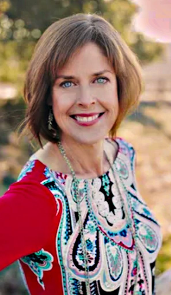 A headshot photo of Lisa Alessi