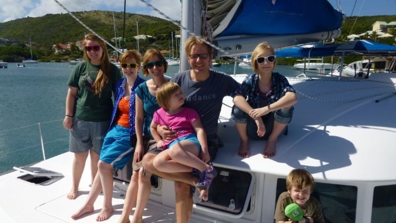 Erik, Emily and their five kids sitting on the bow of their boat
