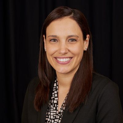 Dr. Marcela Alvarez, prosthodontist and educator in pre-orthodontic bonding and interdisciplinary restorative dentistry