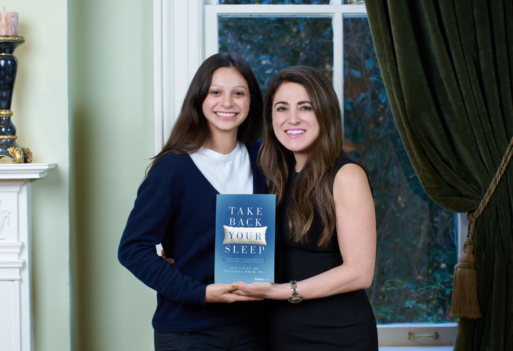 Ana Casas, M.D. and Victoria Dhar, MSc. neuroscience and longevity speaker team