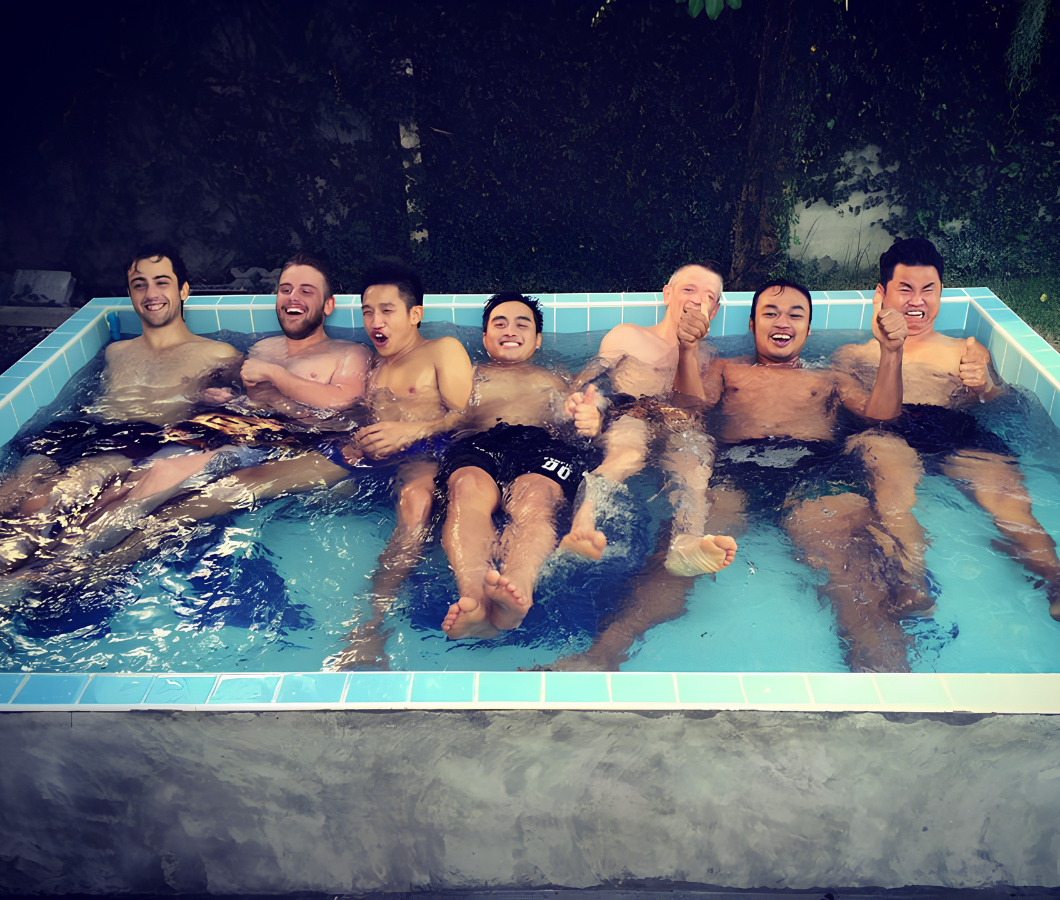 Guests recovering together in a cold plunge pool