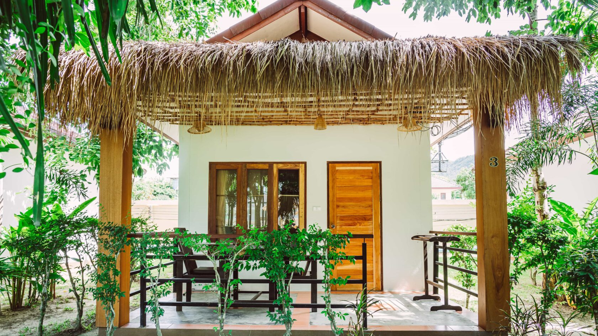 Neena / Garden 1BR Bungalow