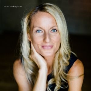 Portraitfoto von Lehrgangsleiterin Eva Hoffmann-Gombotz