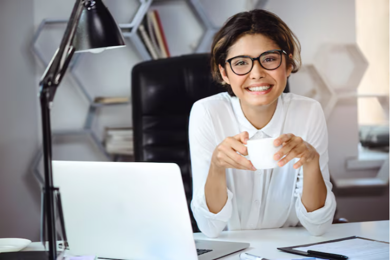 Smiling businesswoman drinking coffee