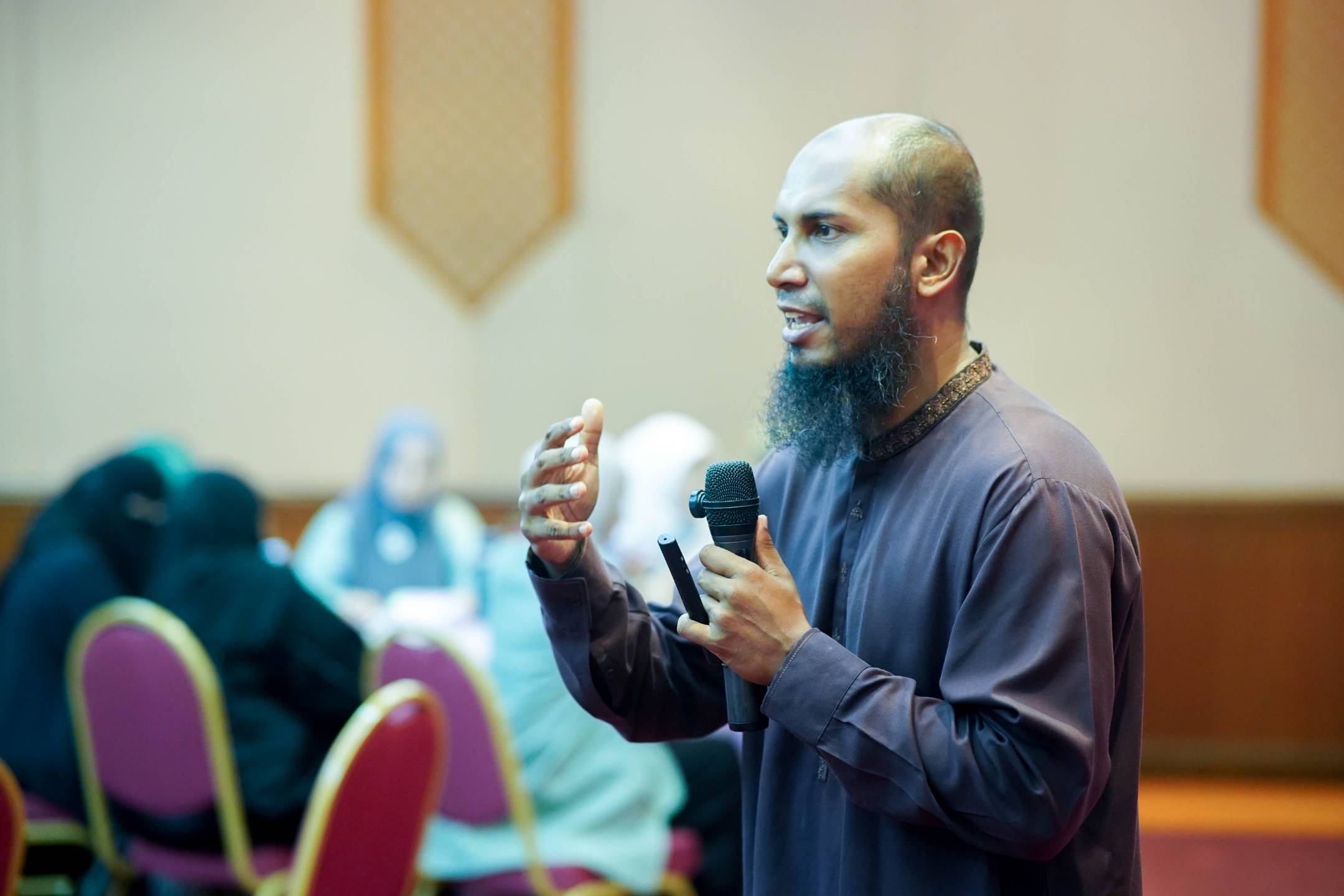 Muhammad Javed facilitating a leadership workshop