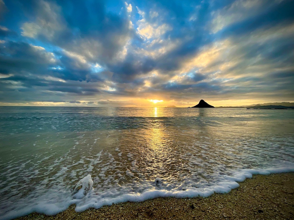 Sunrise at Kualoa Regional Park with the small island Mokoliʻi in the distance.